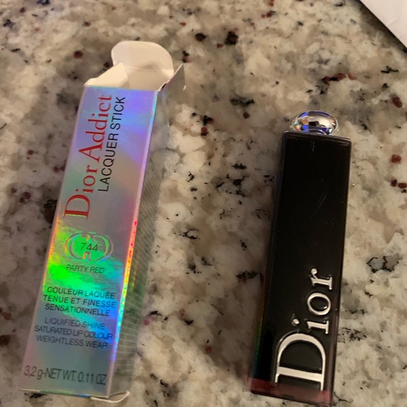 Lipstick - Picture 3 of 4